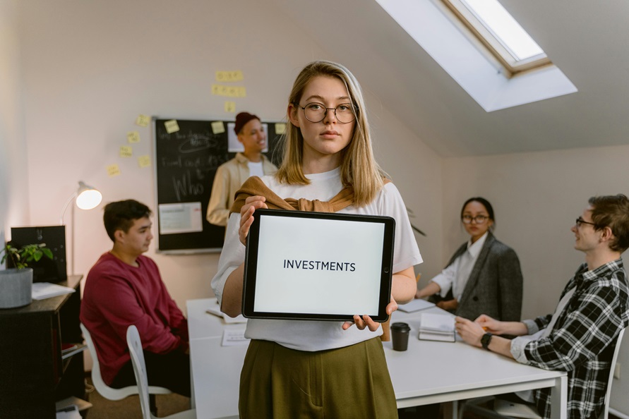 Comprehensive Guide to Investment Strategies: Short-Term and Long-Term Options